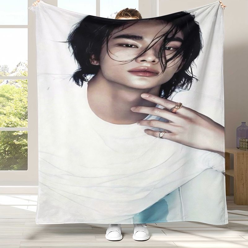 SK 코리아 F-펠릭스 스타 이용복 플란넬 담요, 침대 - Modern Korean Lifestyle 리뷰 및 가격